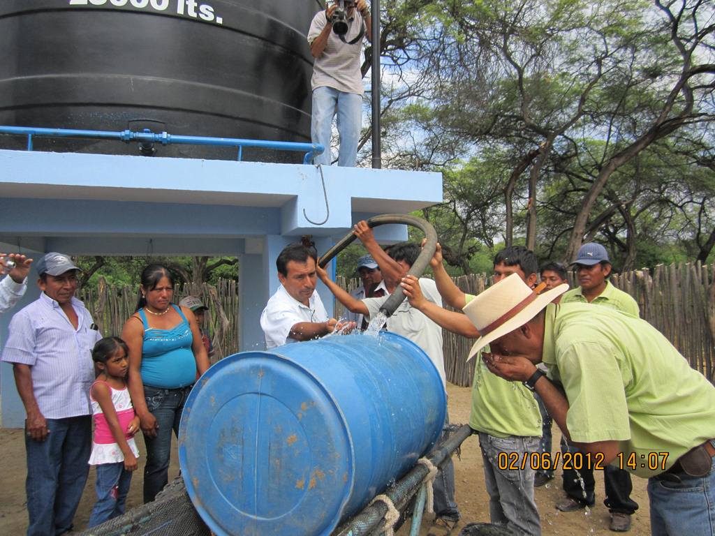 Sacando agua